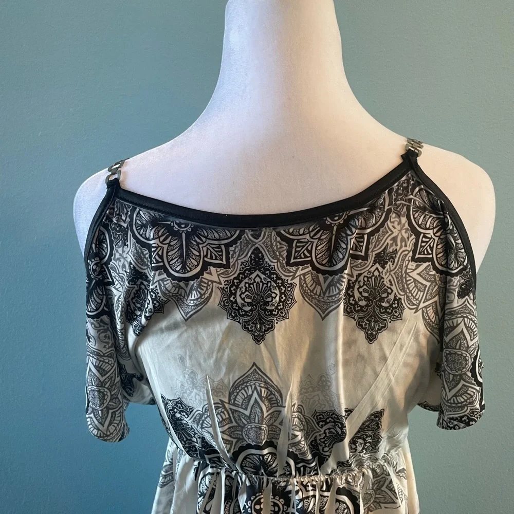 *3 for $25 💋!
Black and White Off-Shoulder Dress - Picture 2 of 3